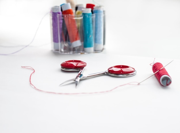 zbliżenie nici i igły